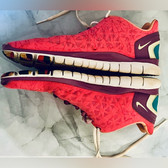 Nike Free TR Fit 2 Breathe Women's Training Shoes - Retro vibes. Hot Punch. - Picture 4 of 6